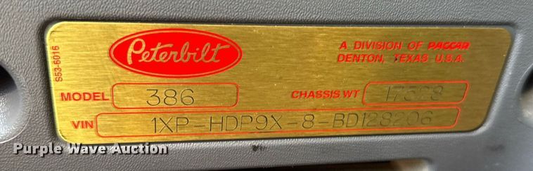 image for item EG6407 2011 Peterbilt 386 semi truck