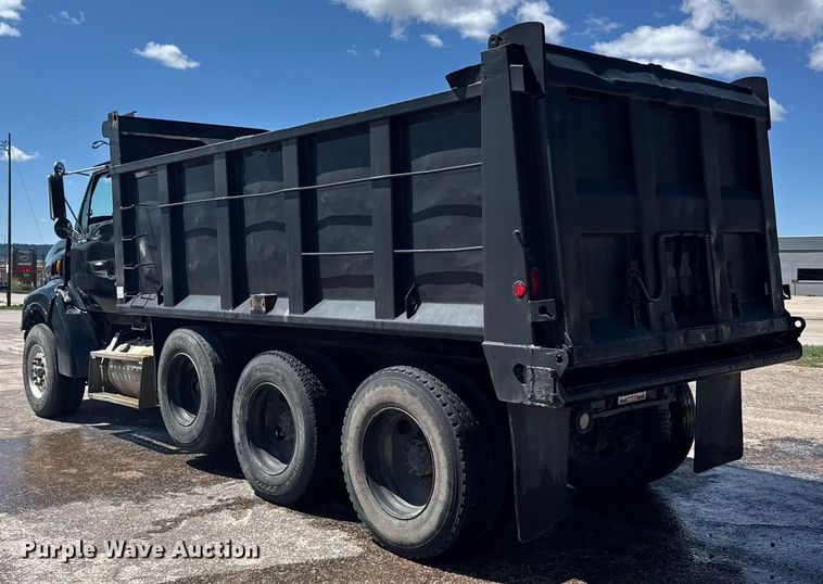 image for item EG6411 1999 Sterling M8500 dump truck