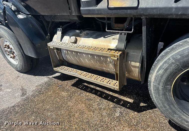 image for item EG6411 1999 Sterling M8500 dump truck