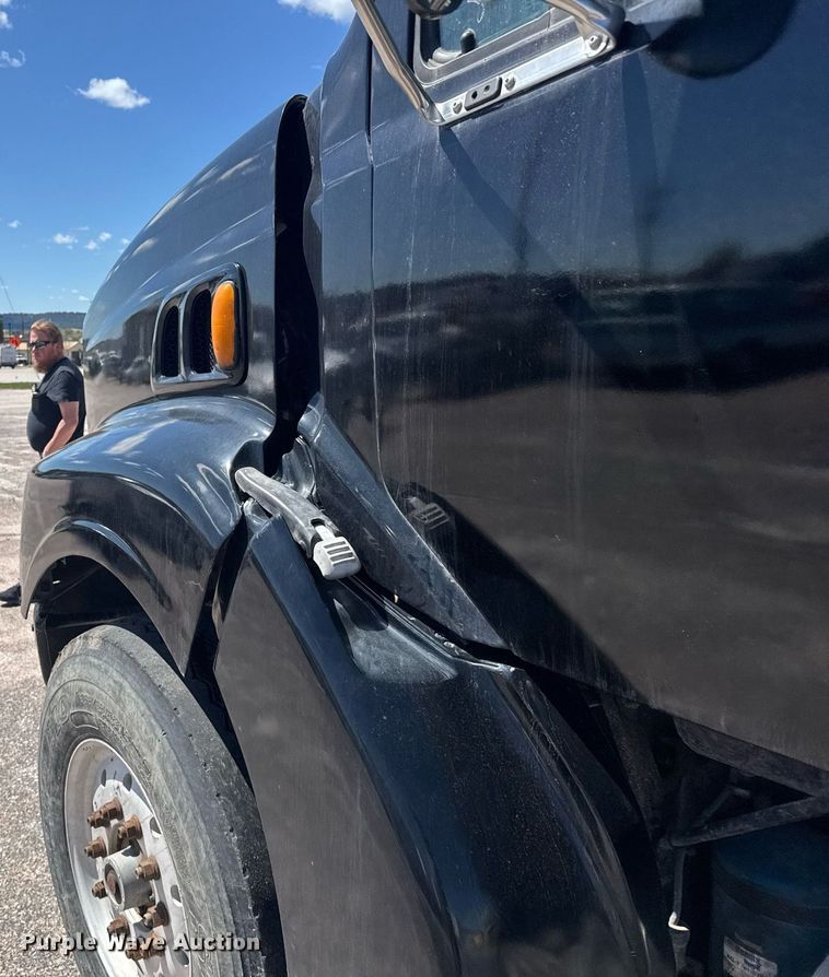 image for item EG6411 1999 Sterling M8500 dump truck