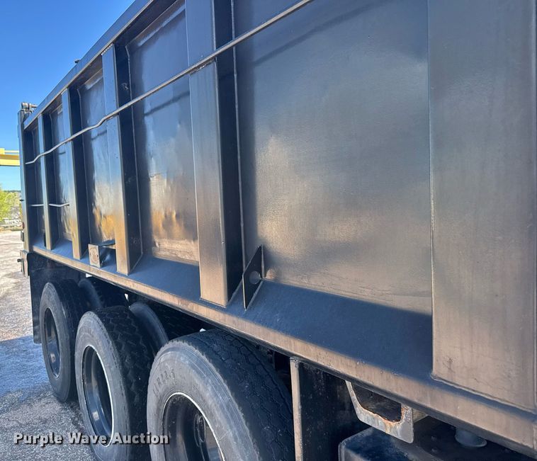 image for item EG6411 1999 Sterling M8500 dump truck