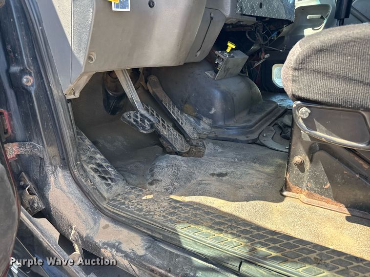 image for item EG6411 1999 Sterling M8500 dump truck