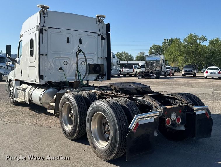 image for item EG6435 2019 Freightliner Cascadia semi truck