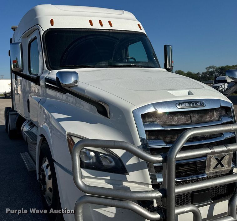 image for item EG6435 2019 Freightliner Cascadia semi truck