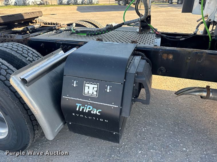 image for item EG6435 2019 Freightliner Cascadia semi truck