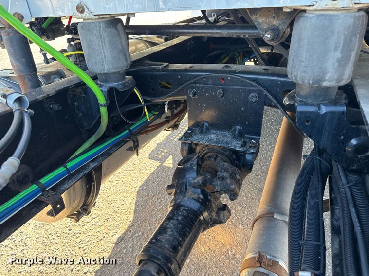 image for item EG6435 2019 Freightliner Cascadia semi truck