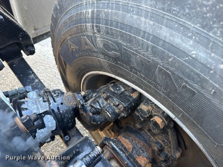 image for item EG6435 2019 Freightliner Cascadia semi truck