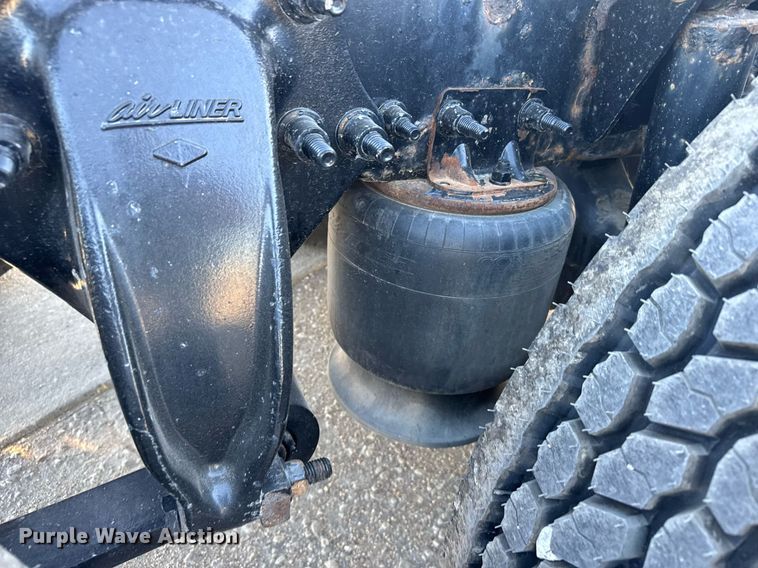 image for item EG6435 2019 Freightliner Cascadia semi truck