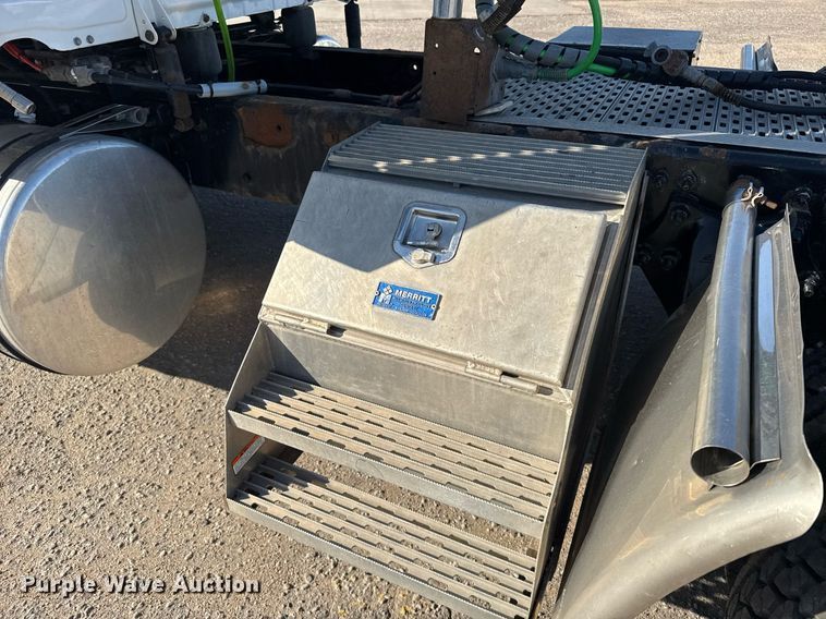 image for item EG6435 2019 Freightliner Cascadia semi truck