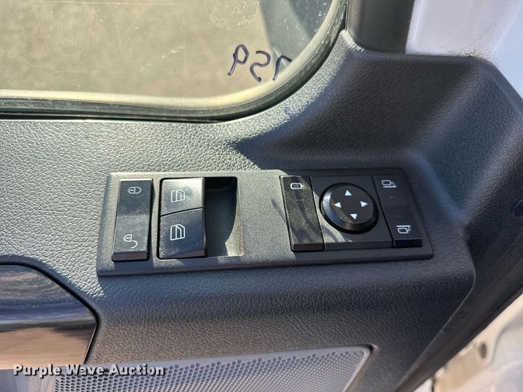 image for item EG6435 2019 Freightliner Cascadia semi truck