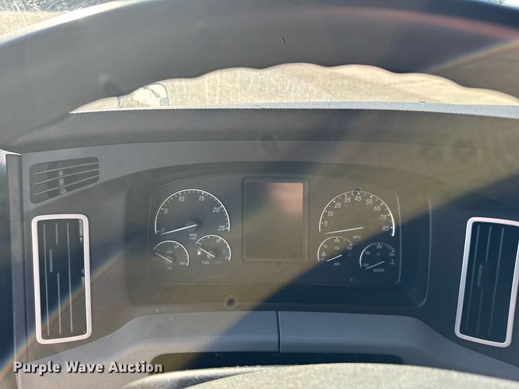 image for item EG6435 2019 Freightliner Cascadia semi truck