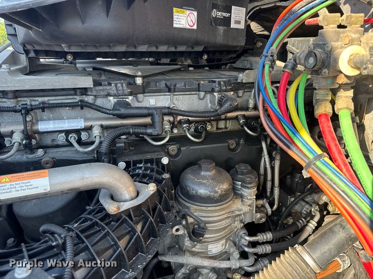 image for item EG6435 2019 Freightliner Cascadia semi truck