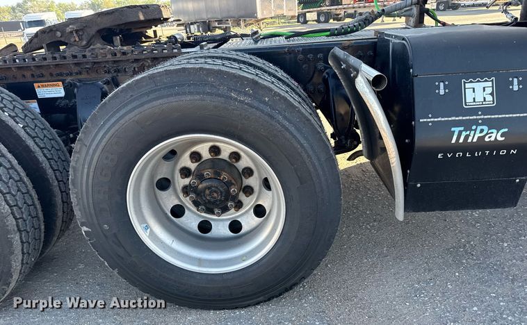 image for item EG6435 2019 Freightliner Cascadia semi truck