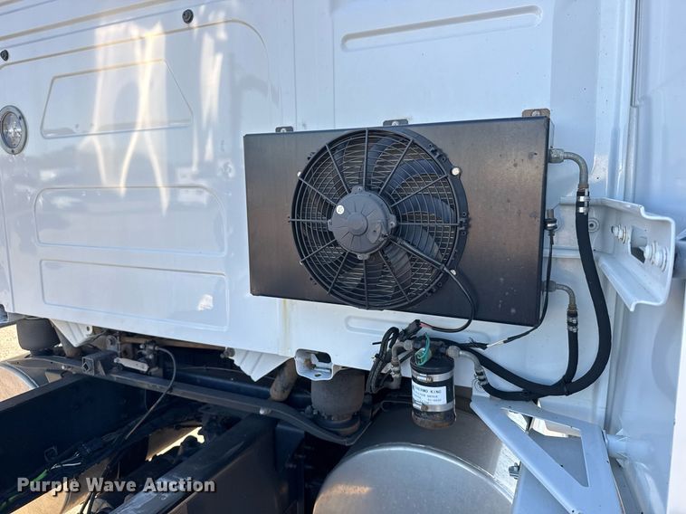 image for item EG6436 2021 Volvo VNL semi truck