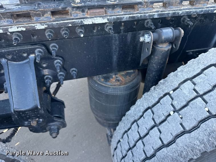 image for item EG6436 2021 Volvo VNL semi truck