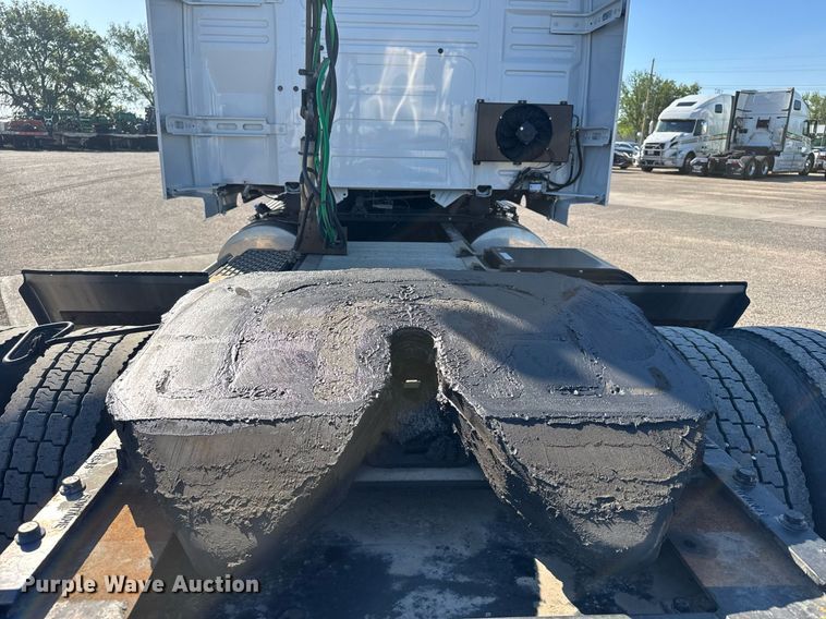 image for item EG6436 2021 Volvo VNL semi truck