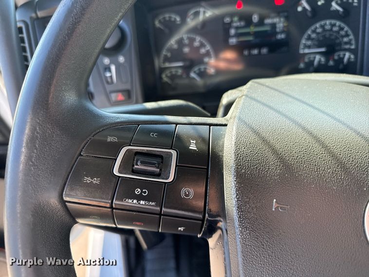 image for item EG6436 2021 Volvo VNL semi truck