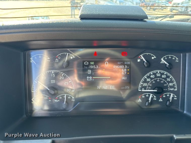 image for item EG6436 2021 Volvo VNL semi truck