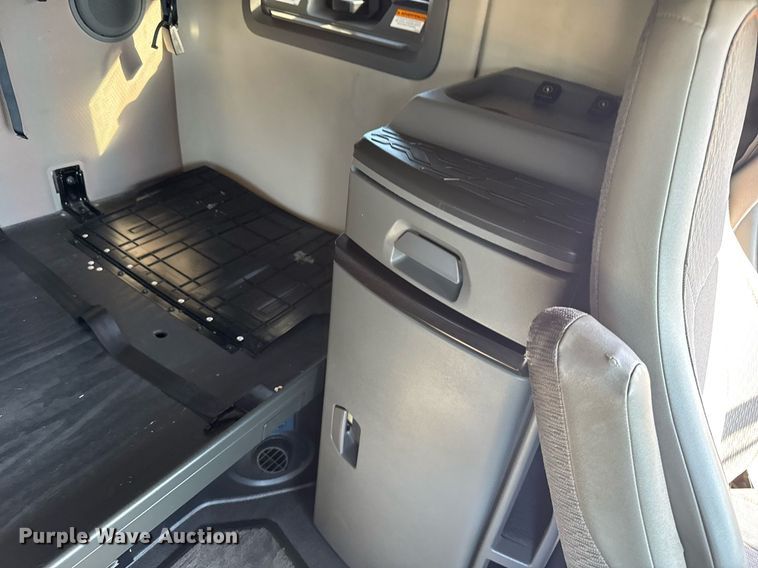 image for item EG6436 2021 Volvo VNL semi truck