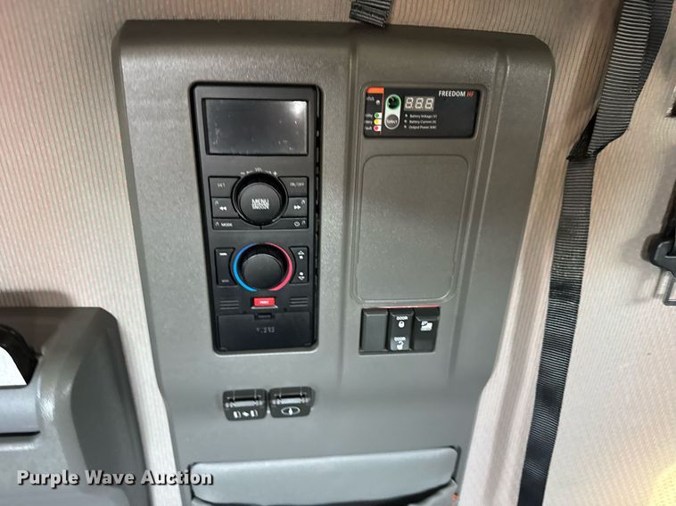 image for item EG6436 2021 Volvo VNL semi truck