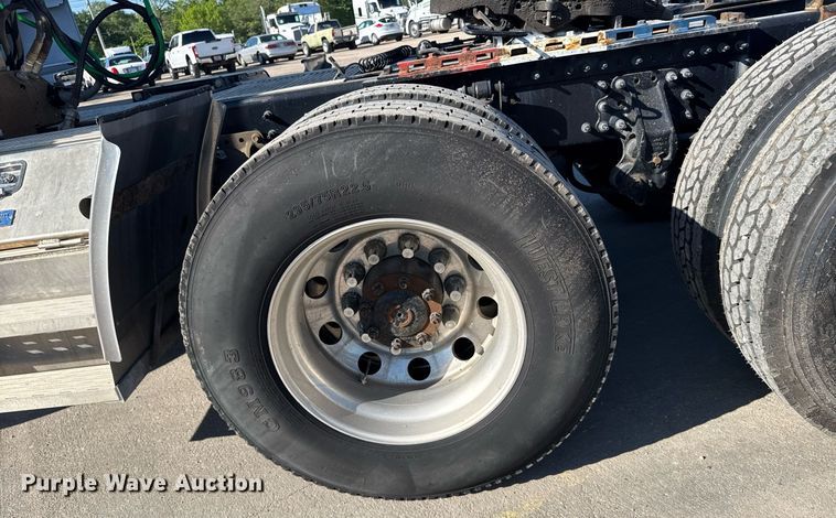 image for item EG6436 2021 Volvo VNL semi truck