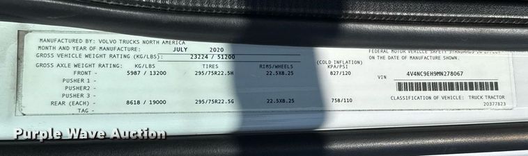 image for item EG6436 2021 Volvo VNL semi truck