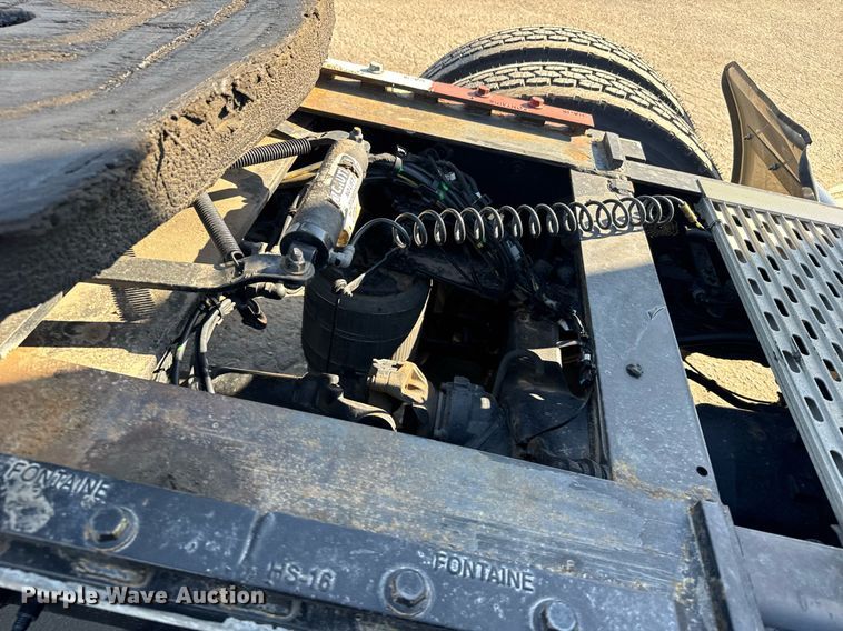 image for item EG6437 2021 Volvo VNL semi truck