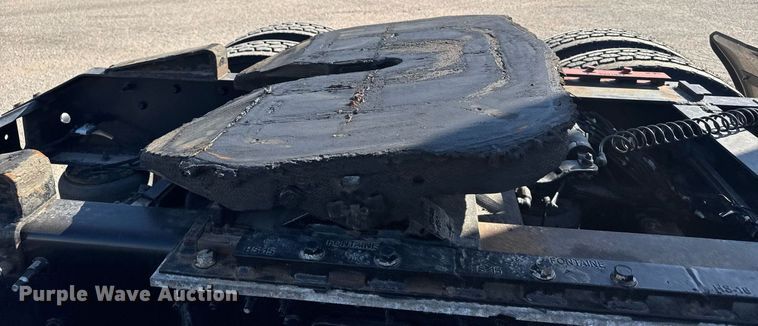 image for item EG6437 2021 Volvo VNL semi truck