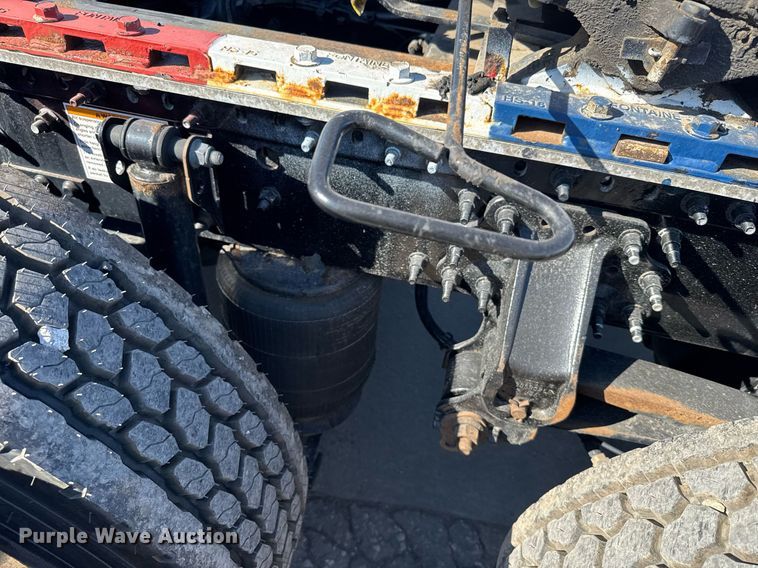 image for item EG6437 2021 Volvo VNL semi truck