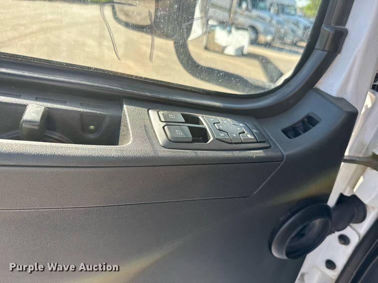 image for item EG6437 2021 Volvo VNL semi truck