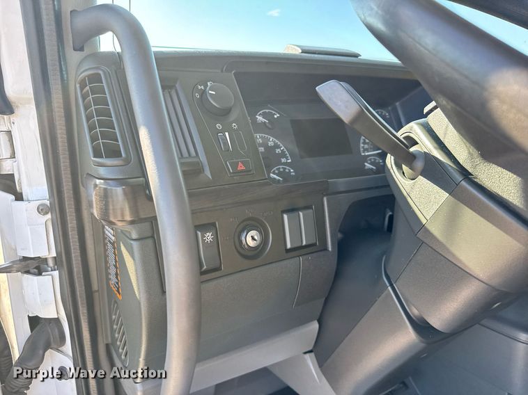 image for item EG6437 2021 Volvo VNL semi truck