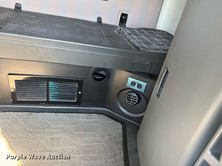 image for item EG6437 2021 Volvo VNL semi truck