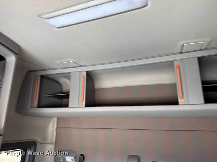 image for item EG6437 2021 Volvo VNL semi truck