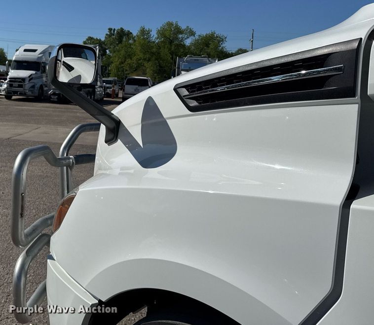 image for item EG6438 2019 Freightliner Cascadia semi truck