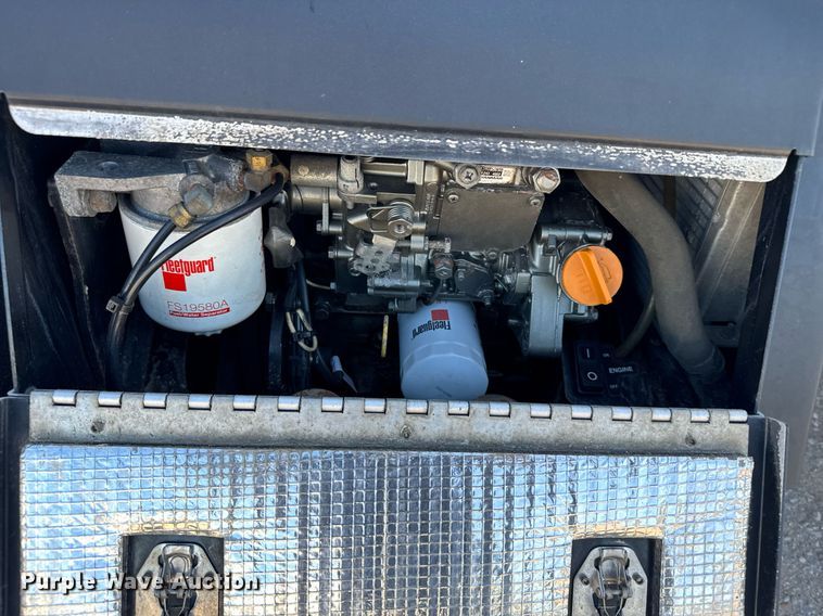 image for item EG6438 2019 Freightliner Cascadia semi truck