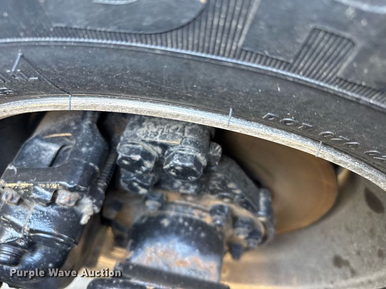 image for item EG6438 2019 Freightliner Cascadia semi truck