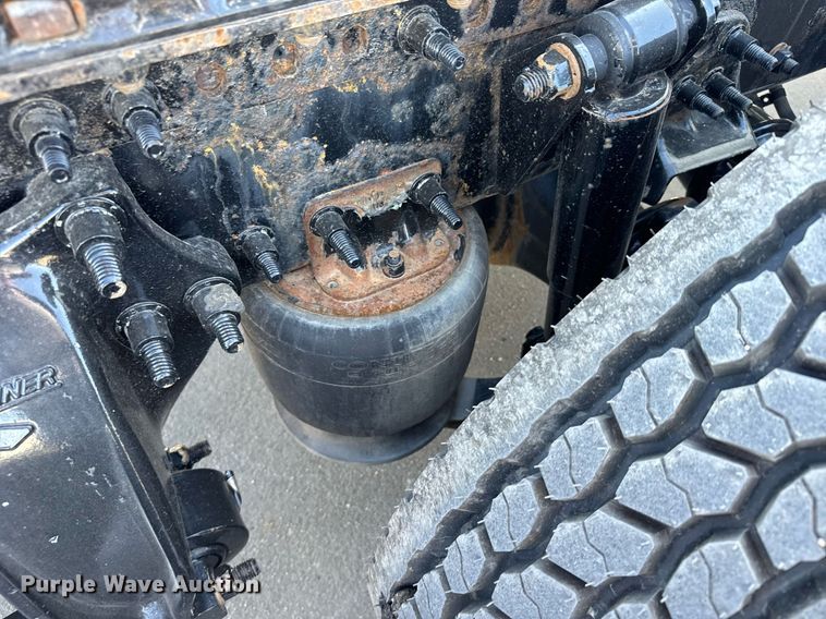 image for item EG6438 2019 Freightliner Cascadia semi truck