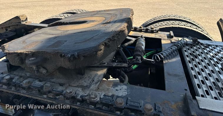 image for item EG6438 2019 Freightliner Cascadia semi truck