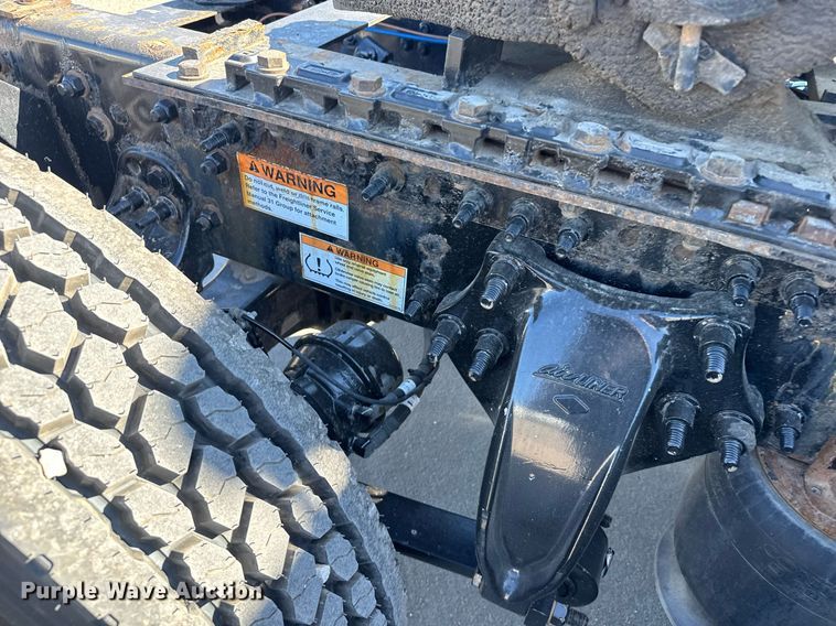 image for item EG6438 2019 Freightliner Cascadia semi truck