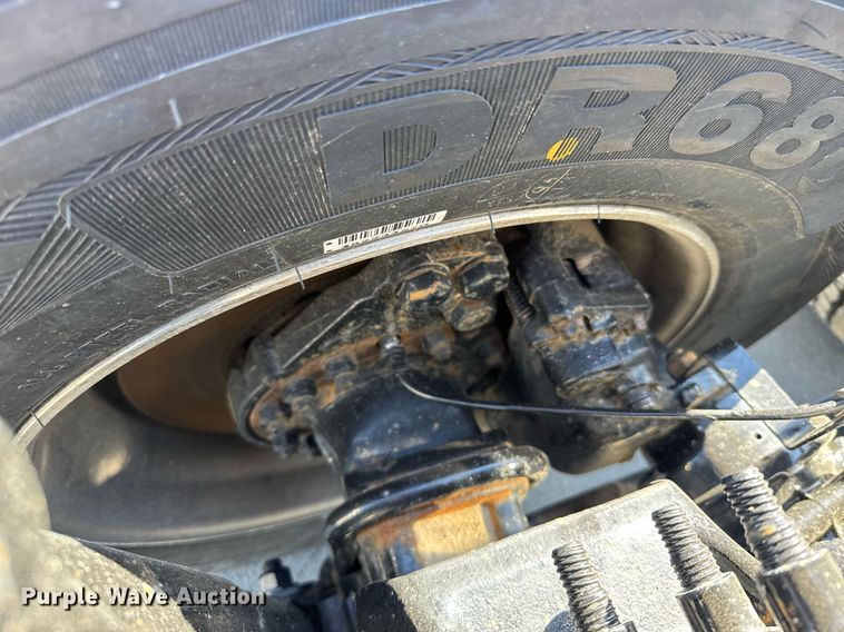 image for item EG6438 2019 Freightliner Cascadia semi truck