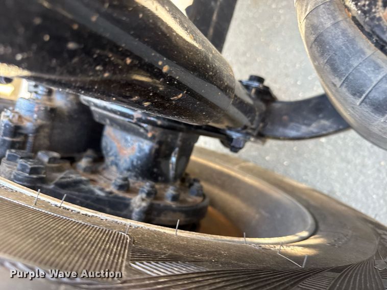 image for item EG6438 2019 Freightliner Cascadia semi truck