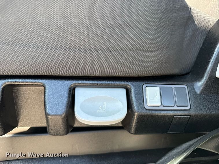 image for item EG6438 2019 Freightliner Cascadia semi truck