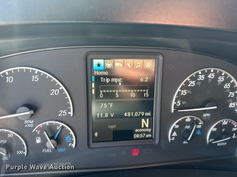 image for item EG6438 2019 Freightliner Cascadia semi truck