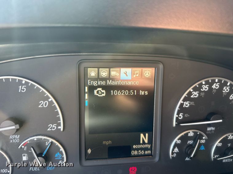 image for item EG6438 2019 Freightliner Cascadia semi truck