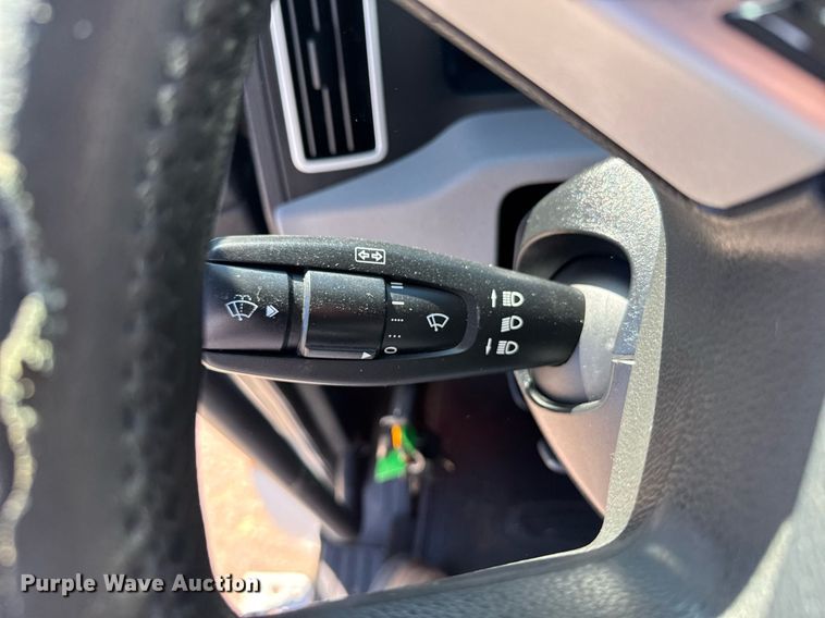 image for item EG6438 2019 Freightliner Cascadia semi truck