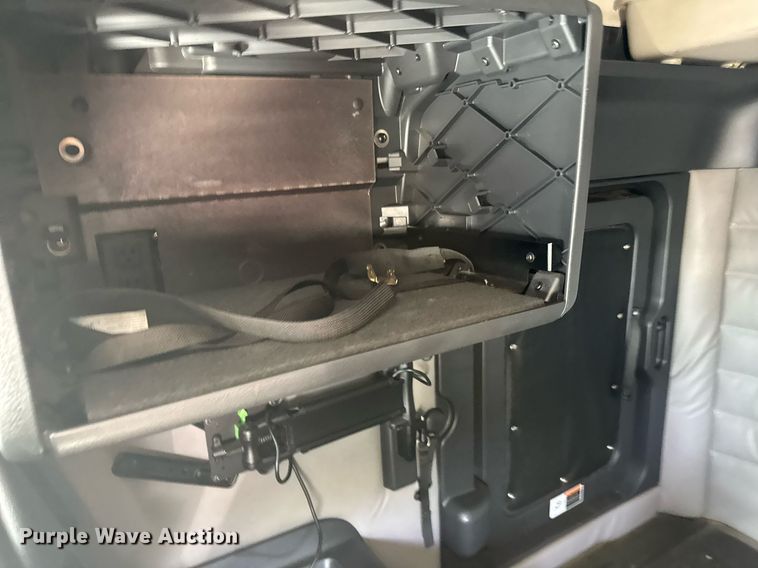 image for item EG6438 2019 Freightliner Cascadia semi truck