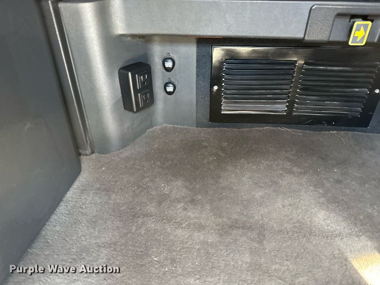 image for item EG6438 2019 Freightliner Cascadia semi truck