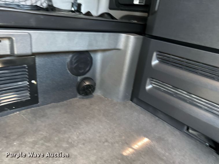 image for item EG6438 2019 Freightliner Cascadia semi truck