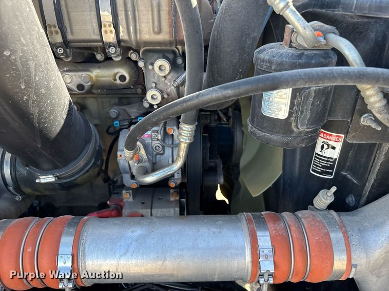 image for item EG6438 2019 Freightliner Cascadia semi truck