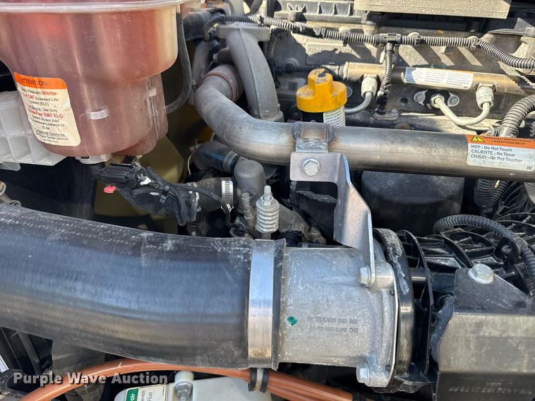 image for item EG6438 2019 Freightliner Cascadia semi truck